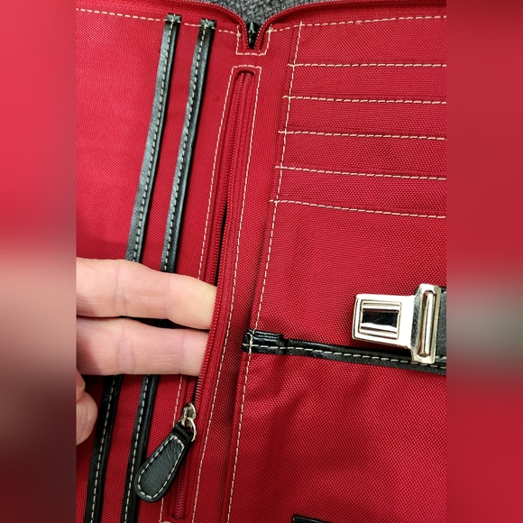 LOFT TRAVEL WALLET - Picture 9 of 12